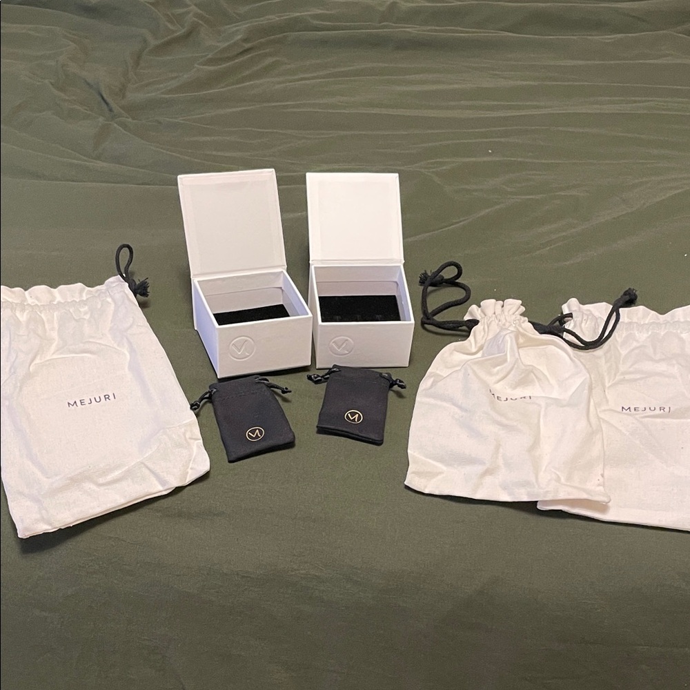 Mejuri White and Black Jewelry Storage Set